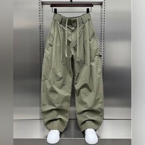 Men's Relaxed Fit Cargo Pants in Olive